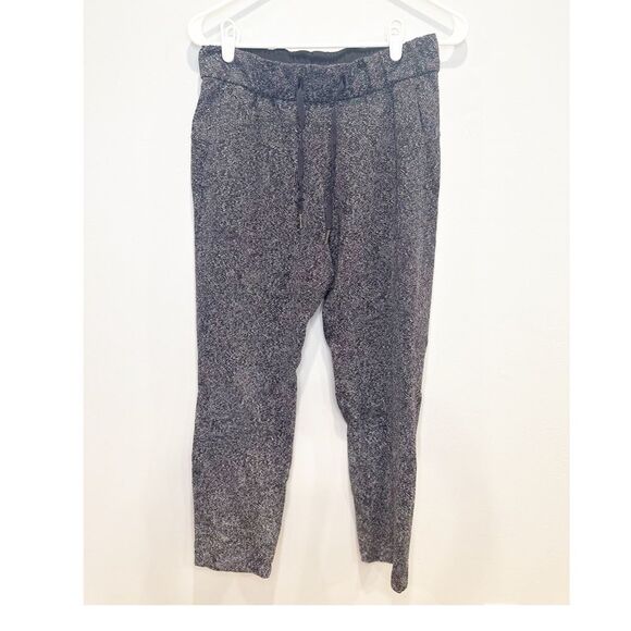 lululemon athletica Pants - Lululemon on the fly pant black white jacquard size 6